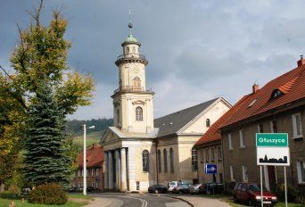Kościół parafialny pod wezwaniem Najświętszej Maryi Panny Królowej Polski